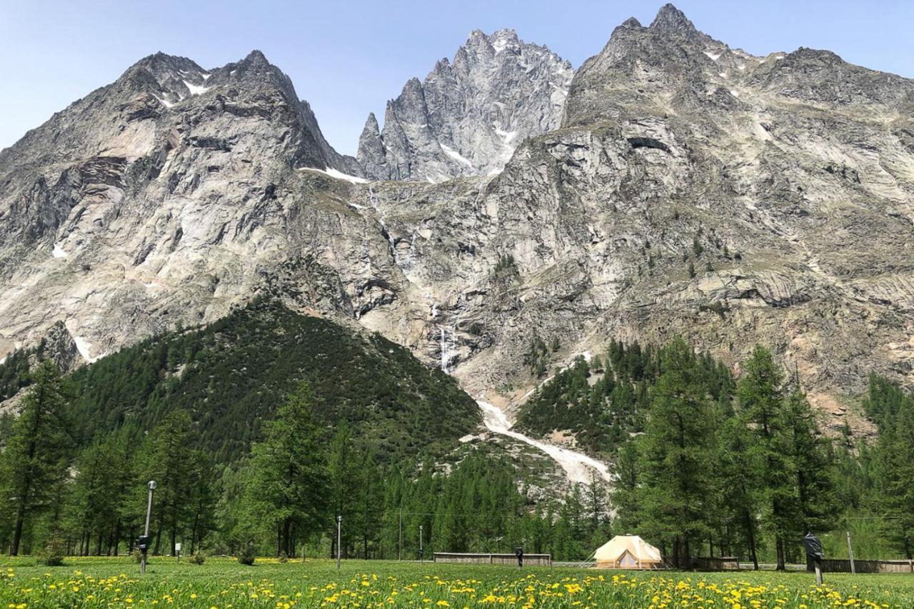 Hobo Camping Courmayeur Eksteriør bilde